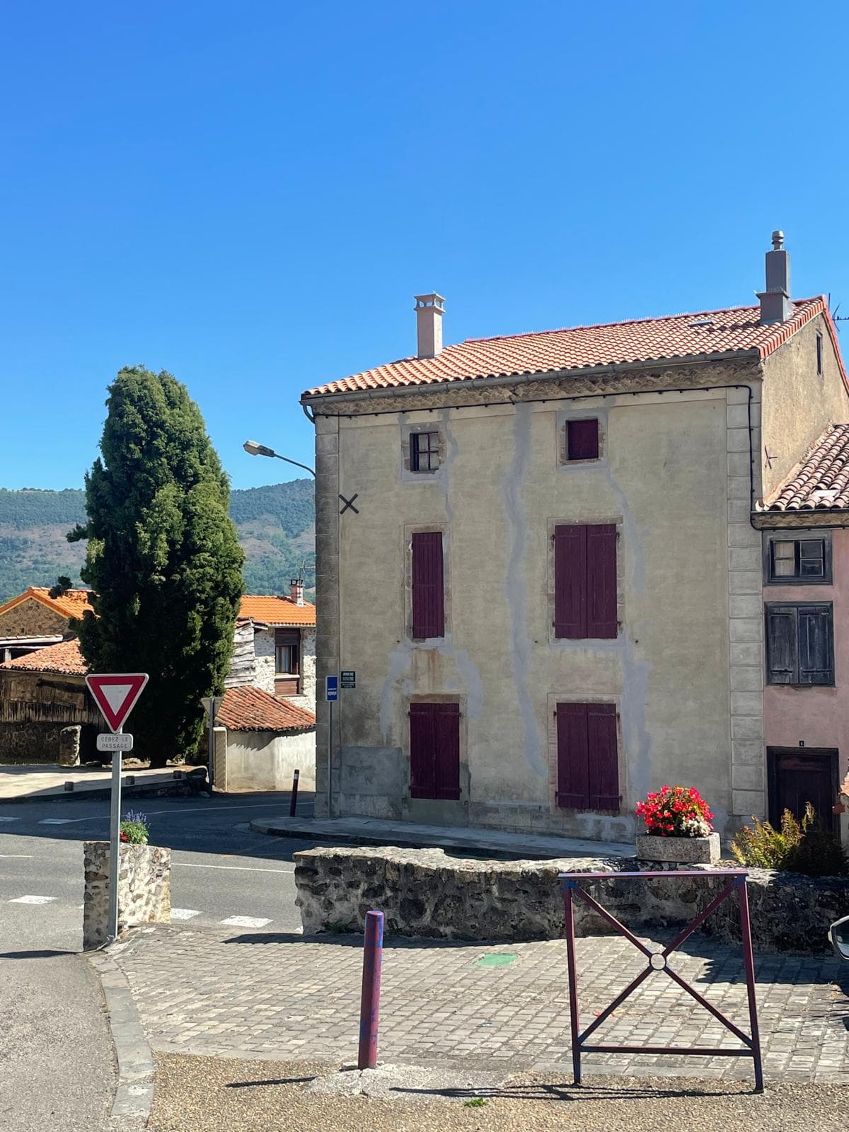 Toiture tuile canal à Mazères, Ariège
